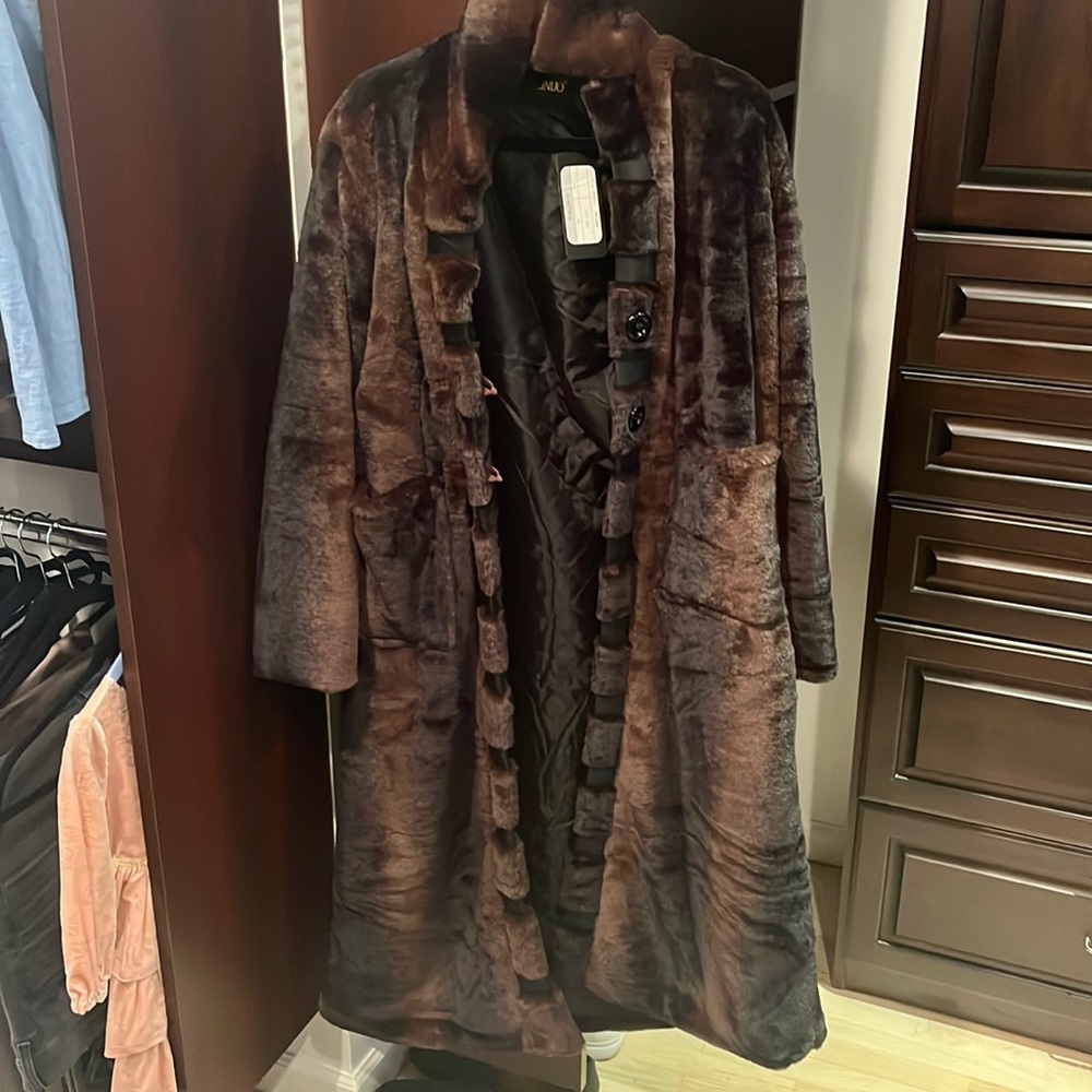 New Fhillinuo Faux Fur Coat